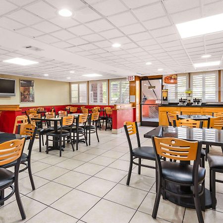 Quality Inn & Suites Orlando Airport מראה חיצוני תמונה