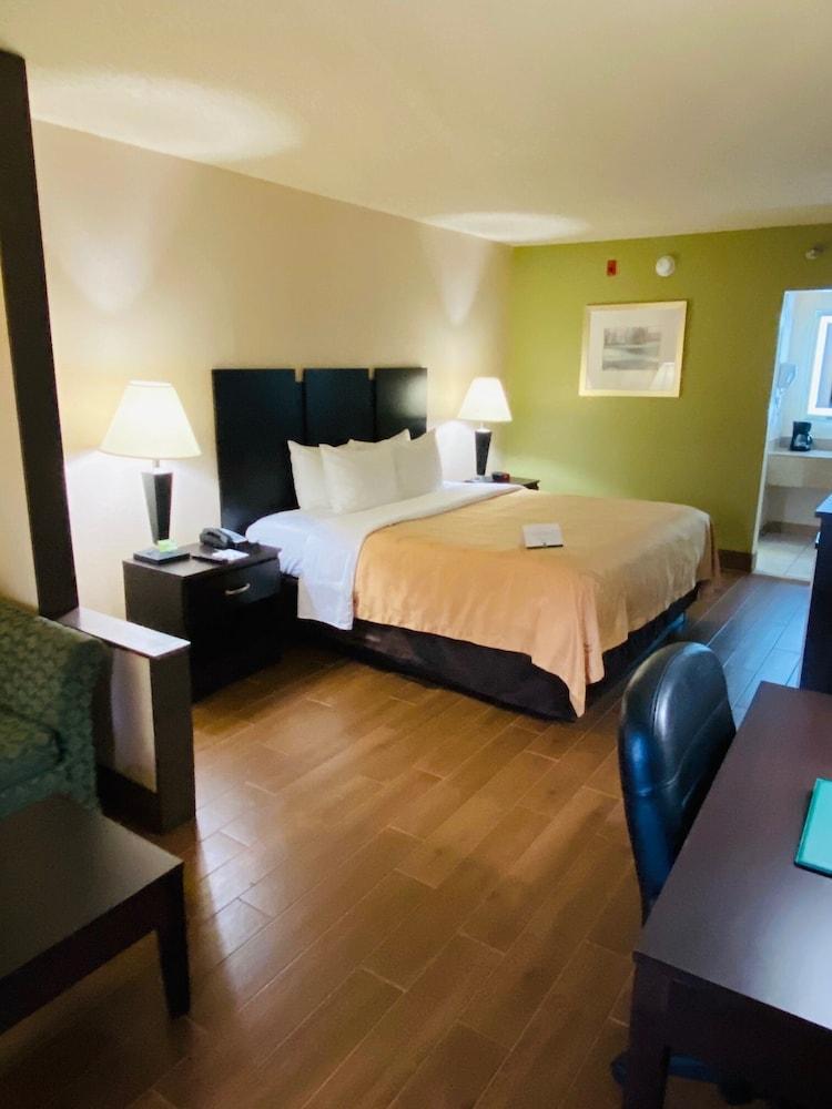 Quality Inn & Suites Orlando Airport מראה חיצוני תמונה