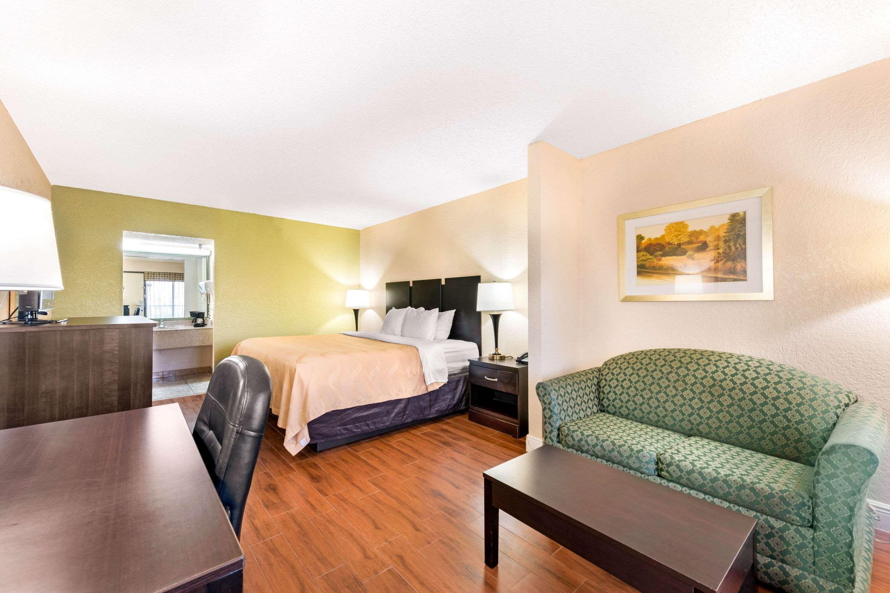 Quality Inn & Suites Orlando Airport מראה חיצוני תמונה