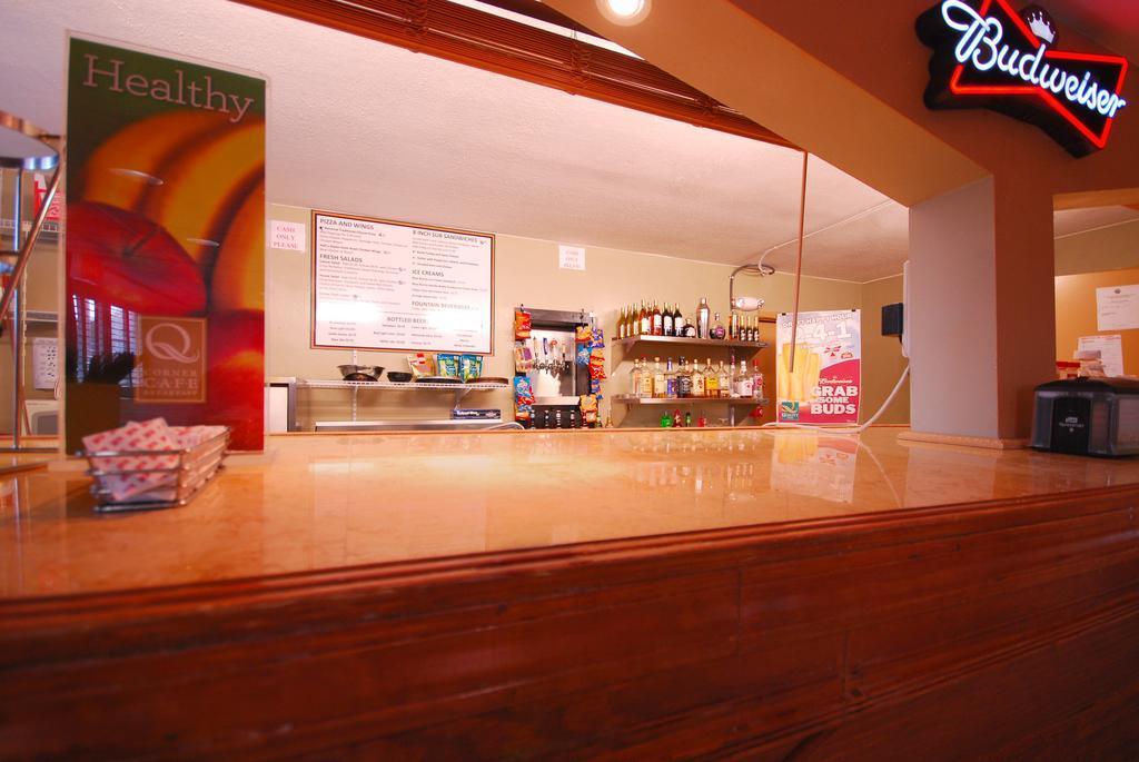 Quality Inn & Suites Orlando Airport מראה חיצוני תמונה