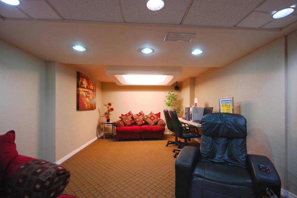 Quality Inn & Suites Orlando Airport מראה חיצוני תמונה