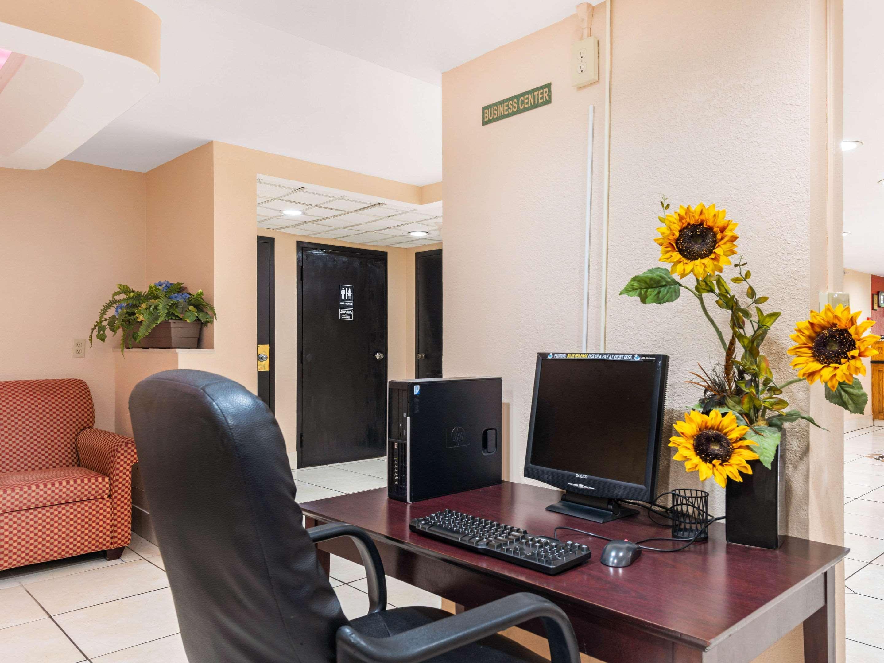 Quality Inn & Suites Orlando Airport מראה חיצוני תמונה