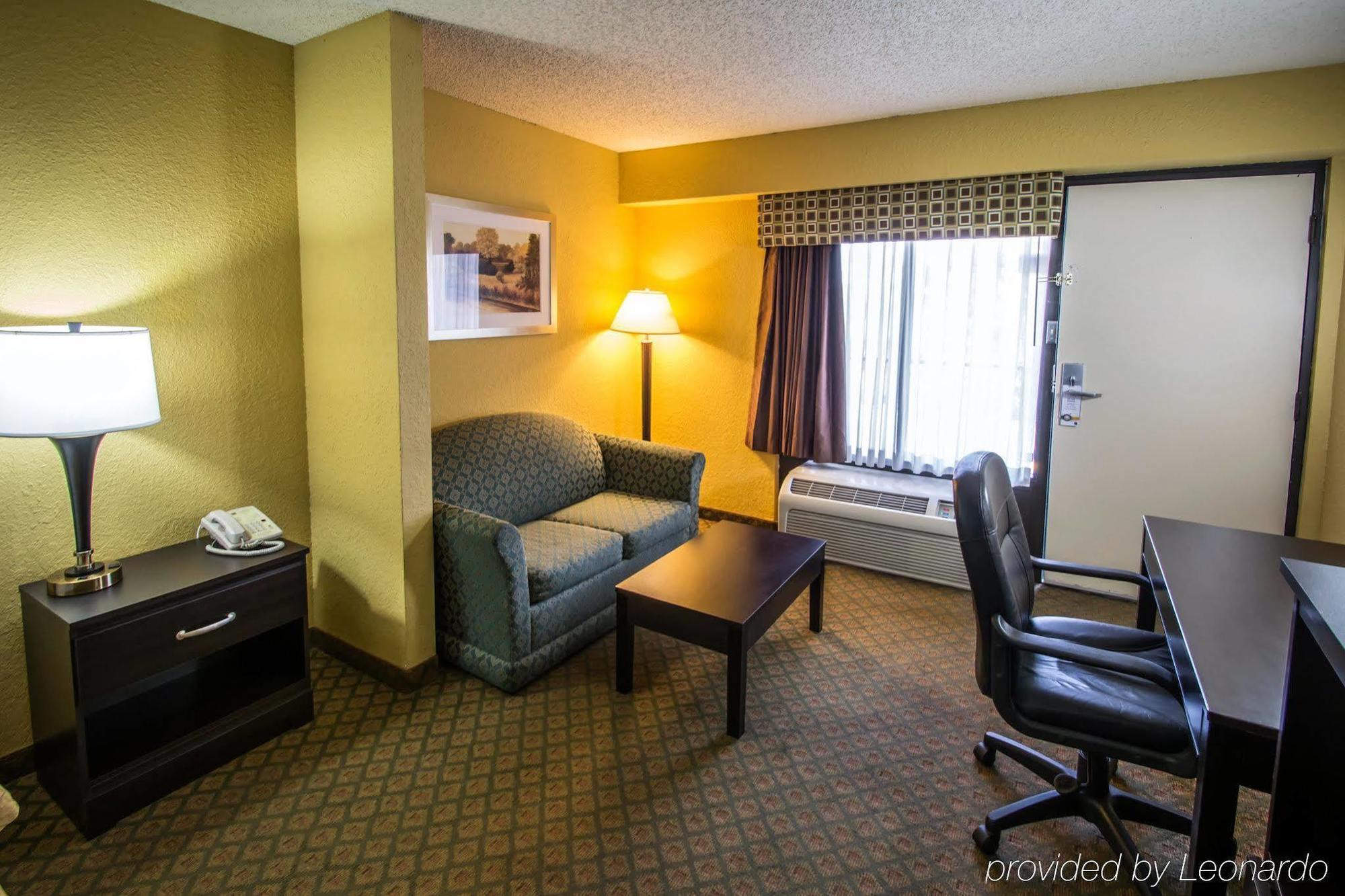 Quality Inn & Suites Orlando Airport מראה חיצוני תמונה