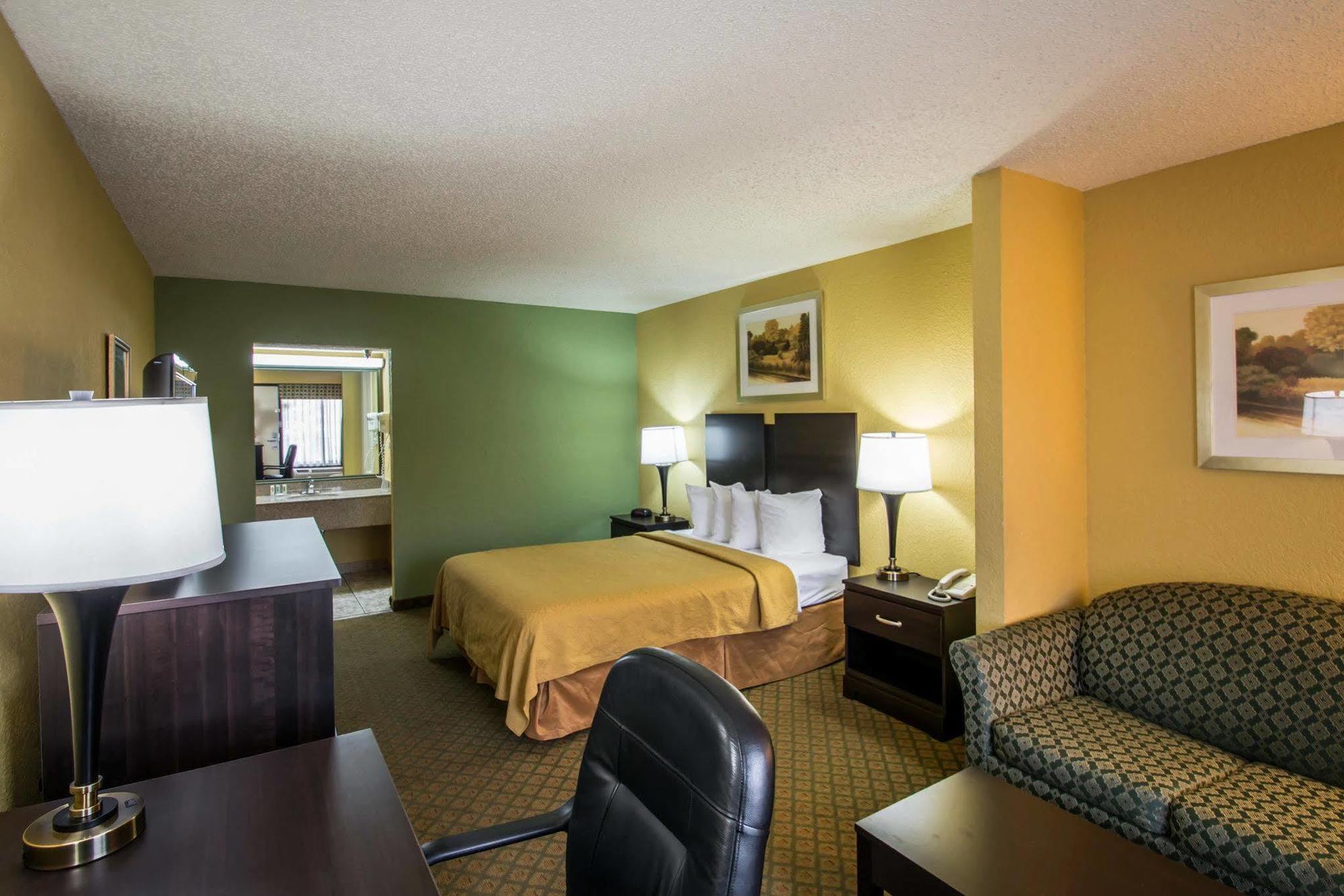 Quality Inn & Suites Orlando Airport מראה חיצוני תמונה