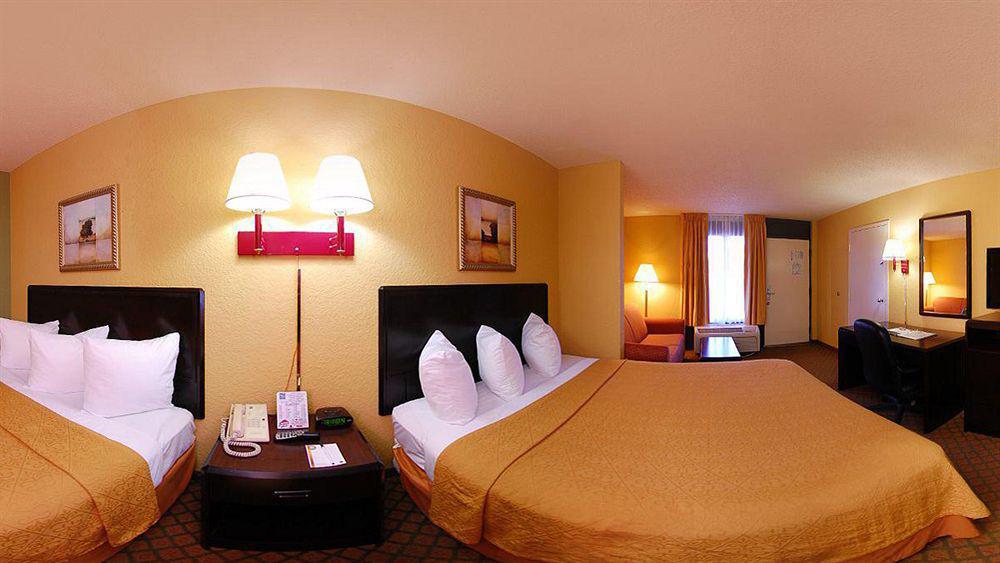 Quality Inn & Suites Orlando Airport מראה חיצוני תמונה