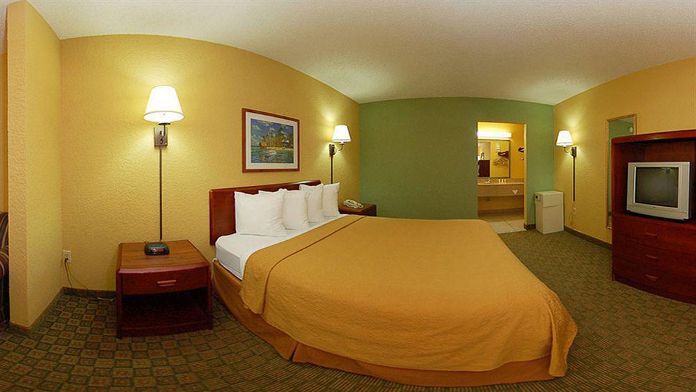 Quality Inn & Suites Orlando Airport מראה חיצוני תמונה