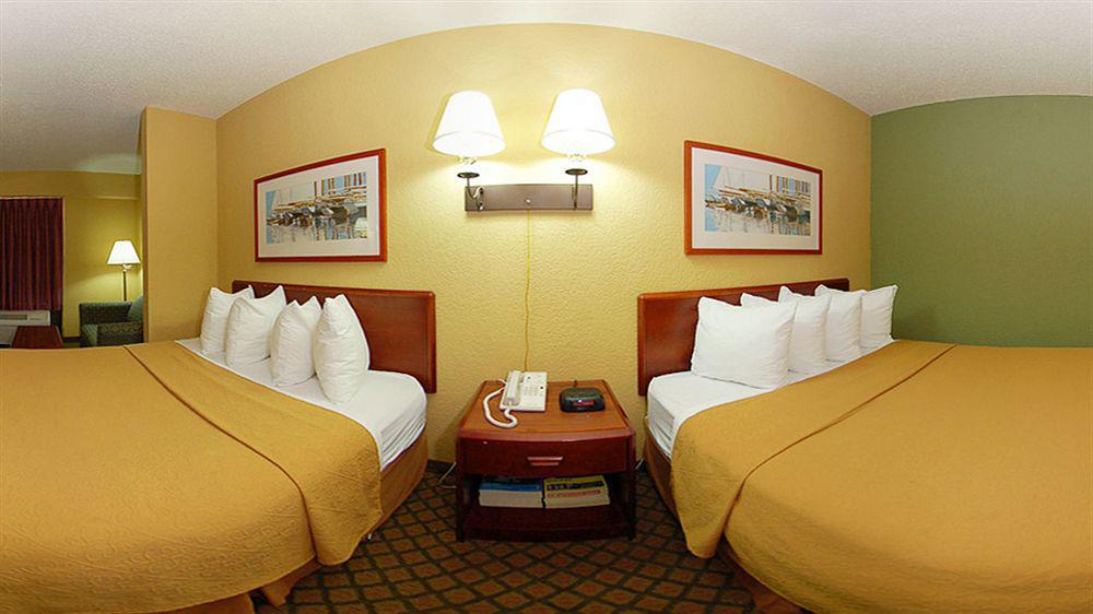 Quality Inn & Suites Orlando Airport מראה חיצוני תמונה